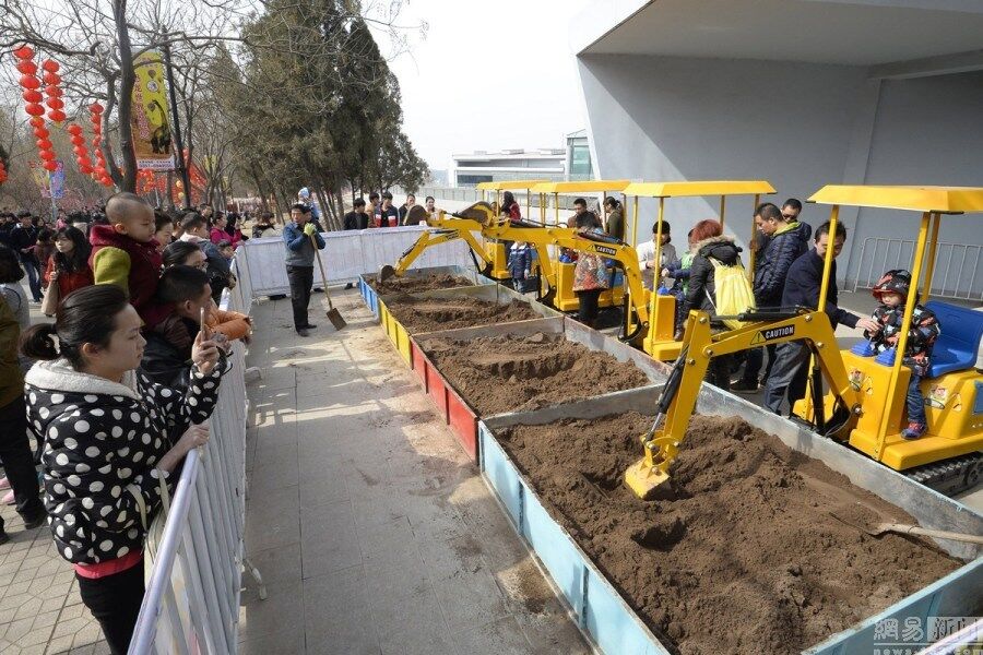 混凝土、娃娃版挖掘機、起重機